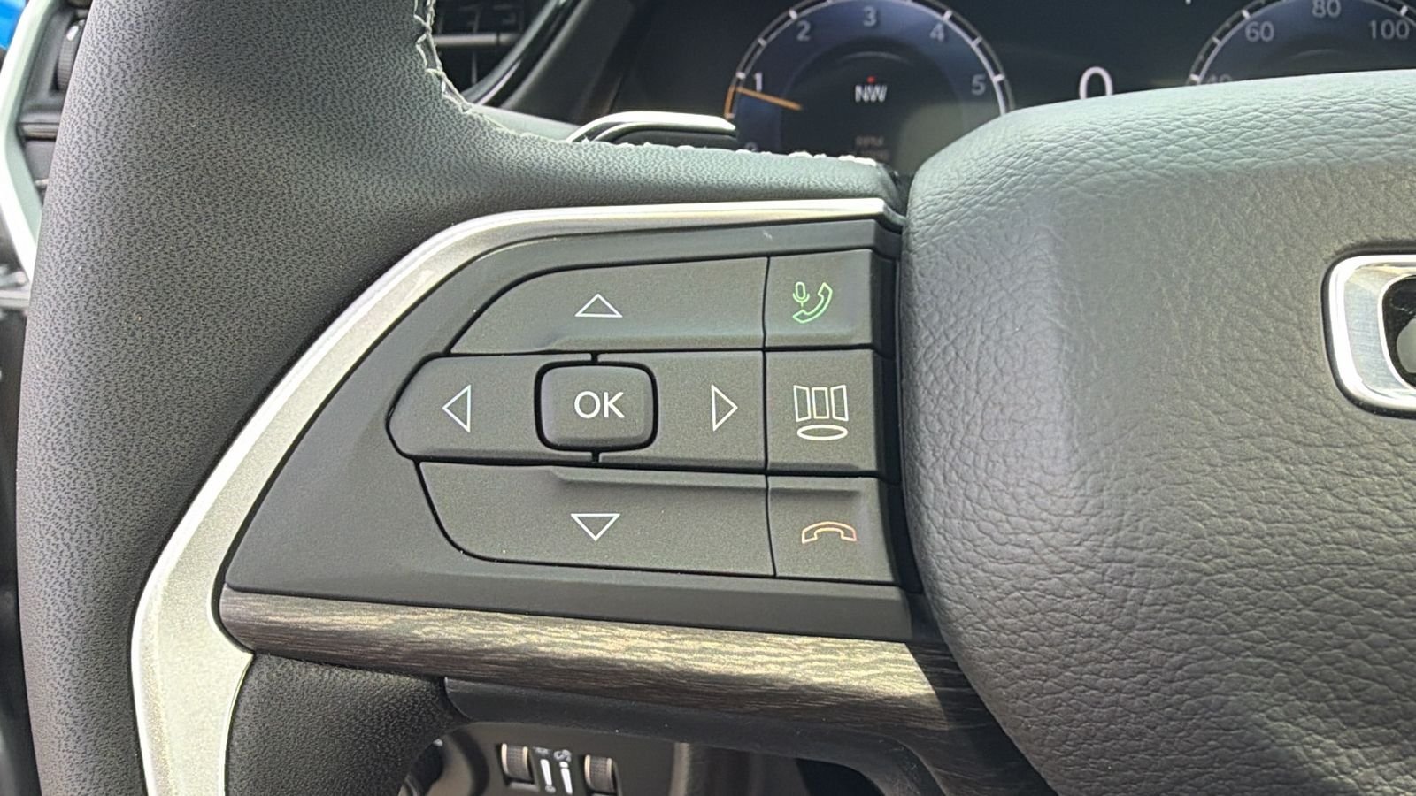 New 2026 Silver Zynith Exterior Paint Jeep Altitude image 24