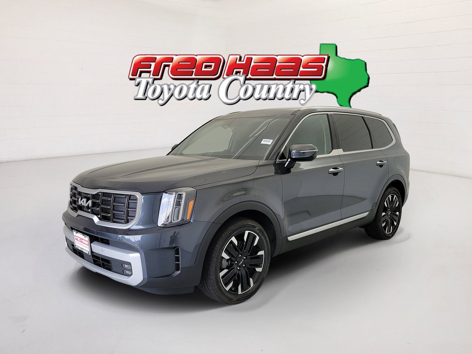 Used 2024 Gravity Gray Kia SX image 1