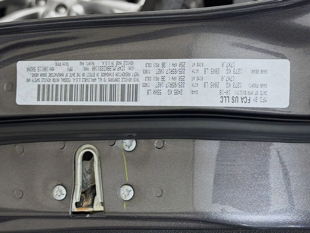 Used 2019  Jeep Latitude Plus image 28