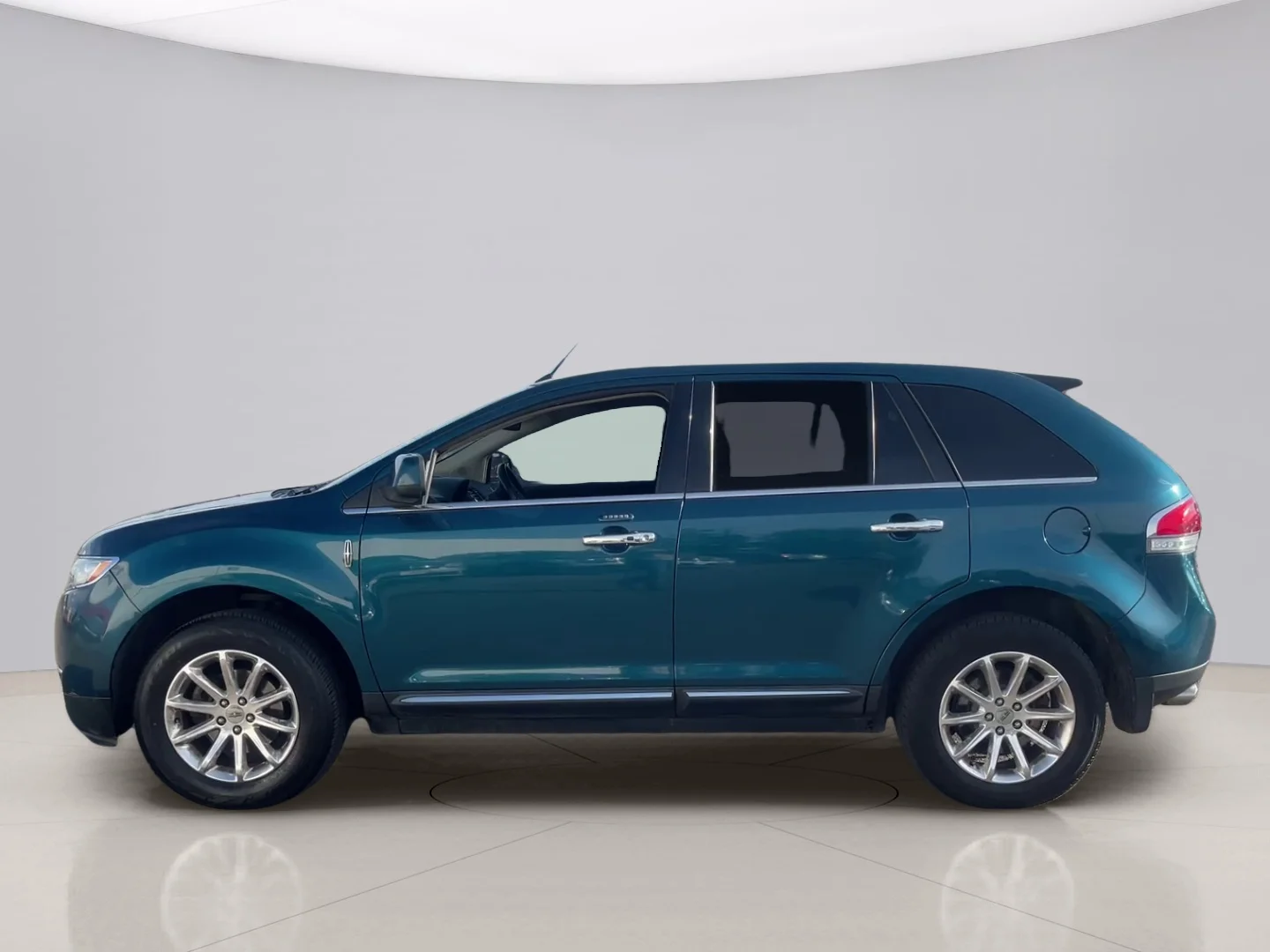 Used 2011 Blue Lincoln AWD image 3