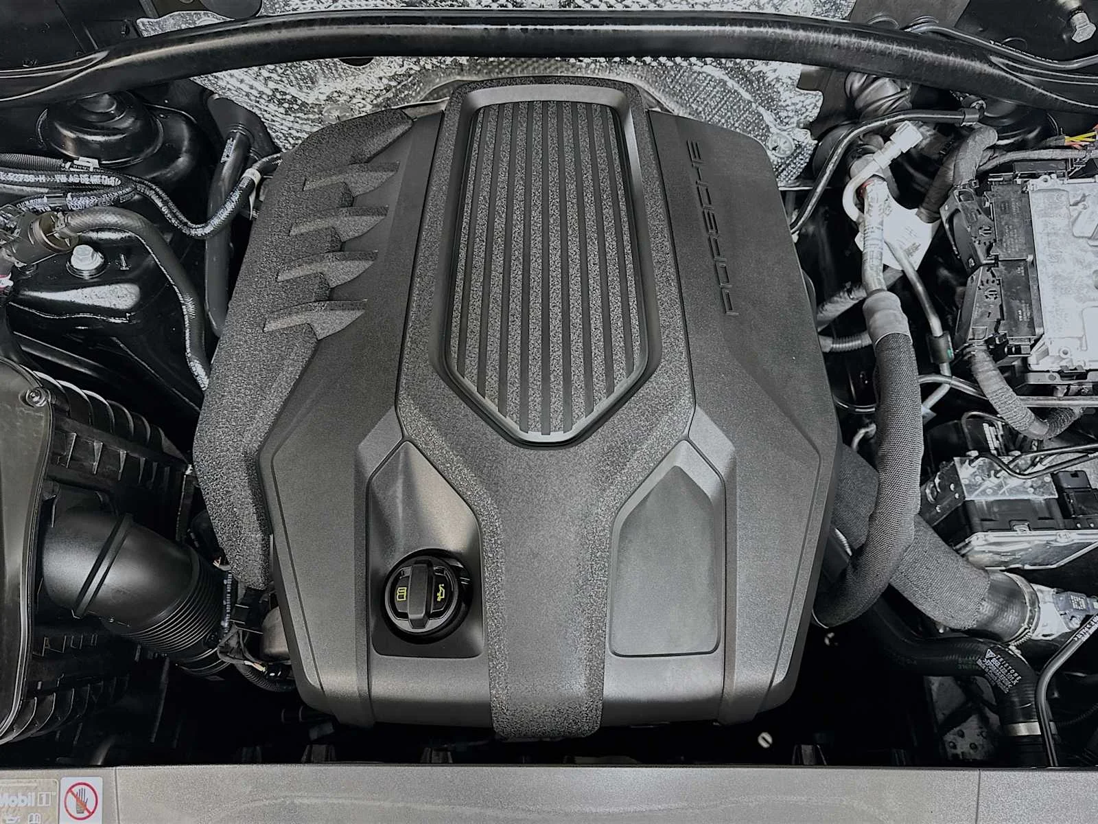 2025 Porsche Macan - Photo 32