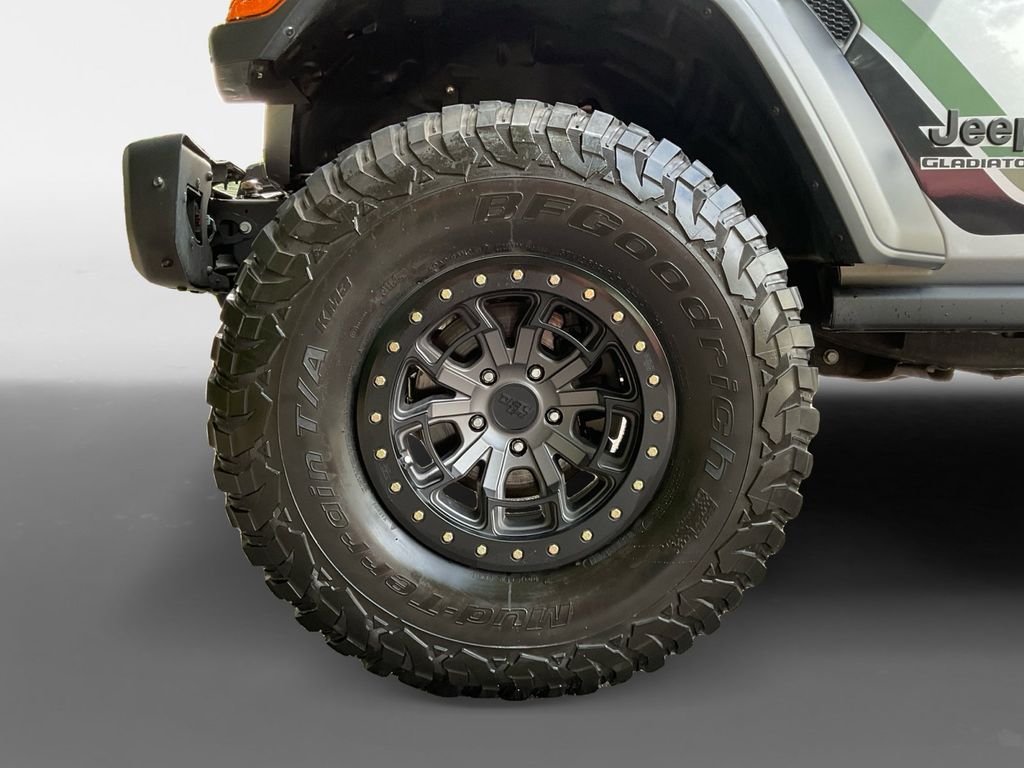 Used 2020 Silver Jeep Sport image 15