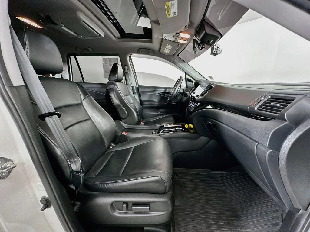 Used 2019  Honda Touring image 31