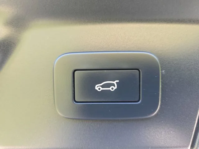 Used 2023 Black Land Rover R-Dynamic S image 14