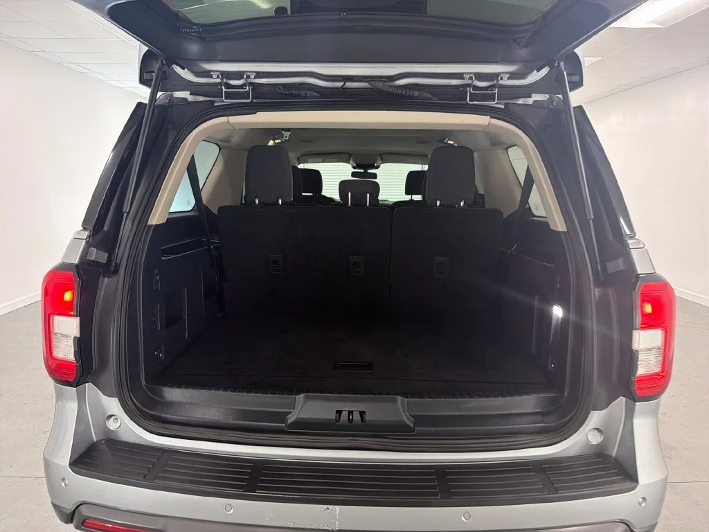 Used 2024 Silver Ford XLT image 9