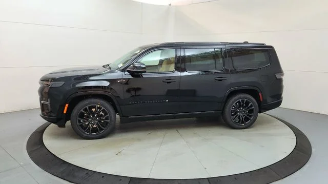 New 2026 High Gloss Black Exterior Paint Jeep Summit Reserve image 5