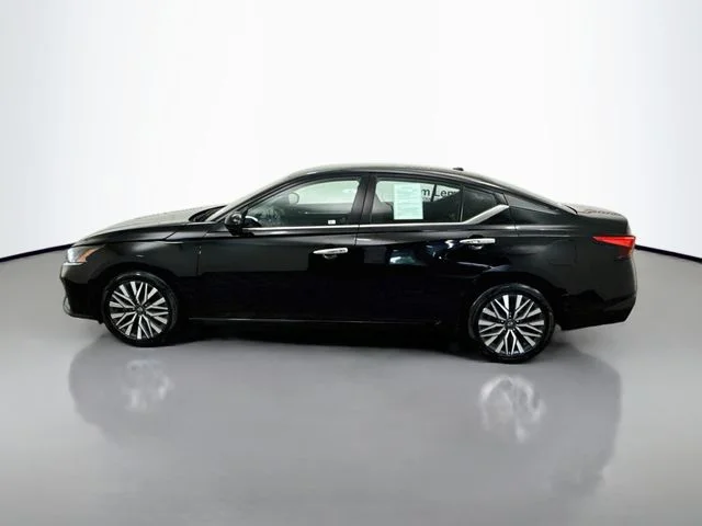 Used 2023 Black Nissan 2.5 SV image 4