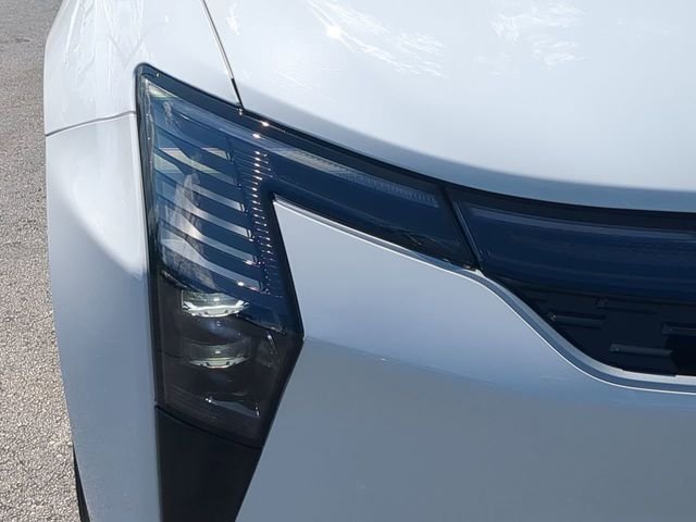 New 2027 Bright White Clear-Coat Exterior Paint Chrysler Select image 10