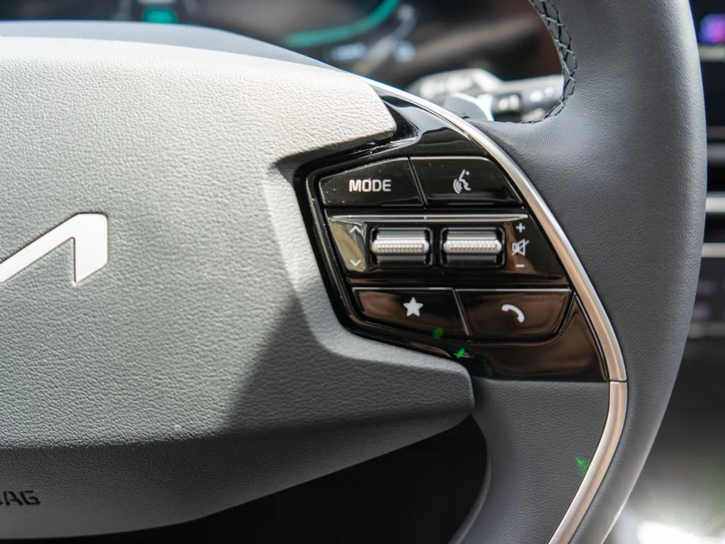 New 2026 Snow White Pearl Kia EX image 18