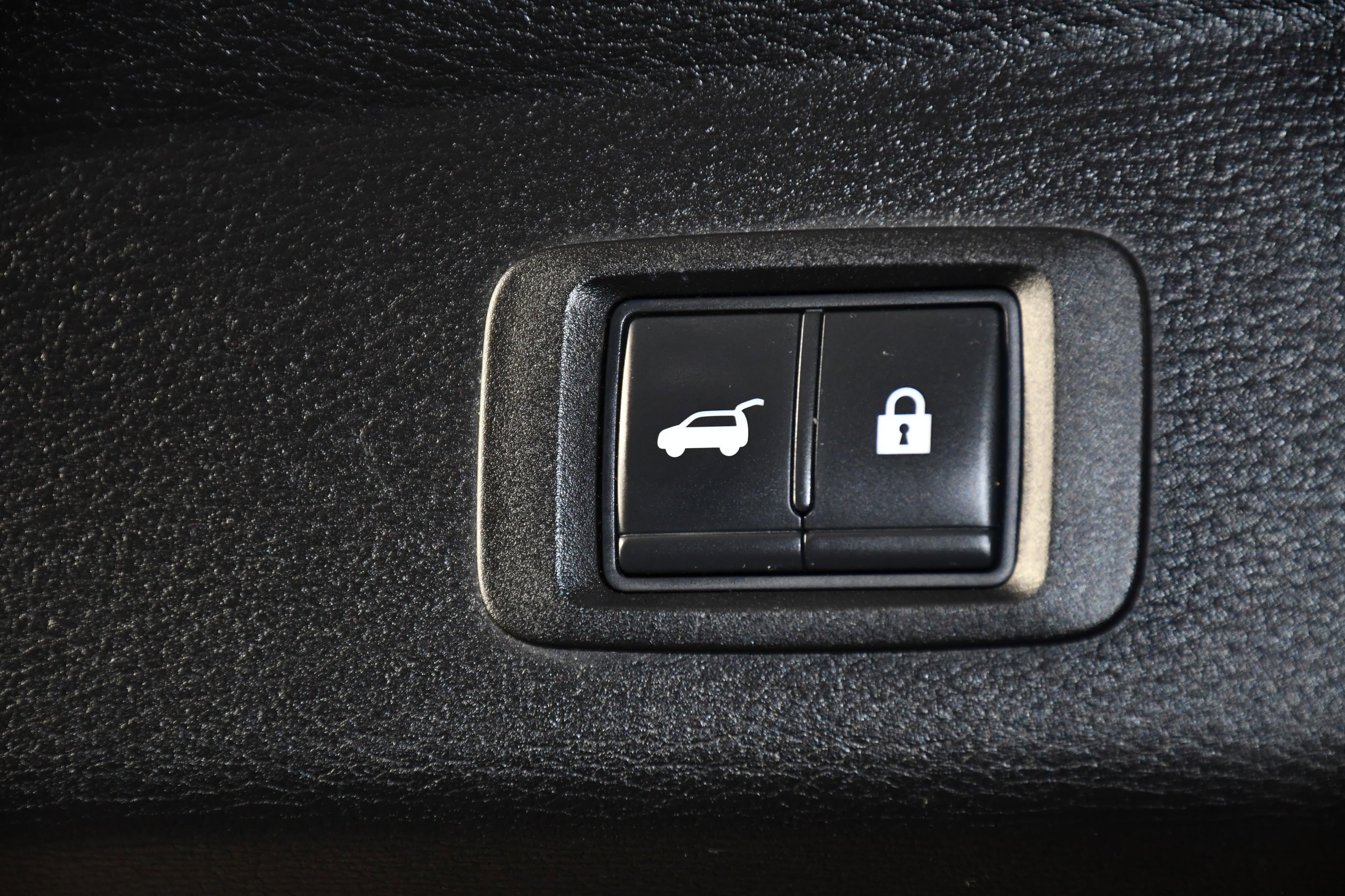 Certified Used 2022 White Diamond Mitsubishi SE image 50