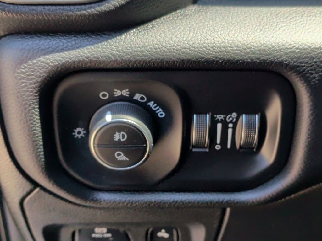 Used 2019 Black Ram Big Horn/Lone Star image 15