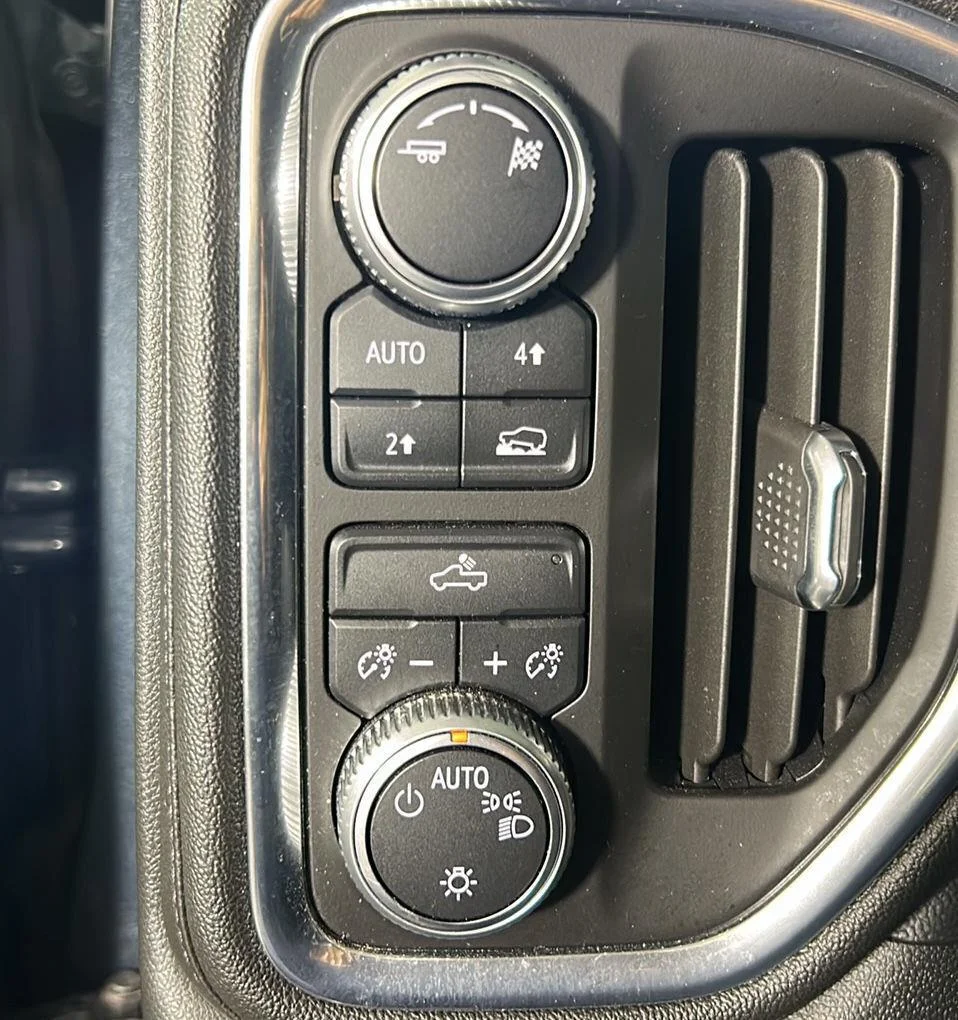 Used 2019 Dark Sky Metallic GMC SLE image 20