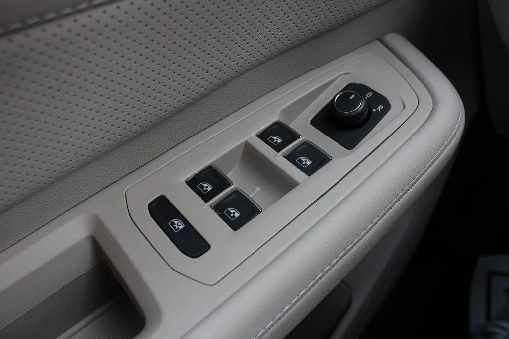 New 2026 Black Volkswagen 2.0T SE w/Technology image 8
