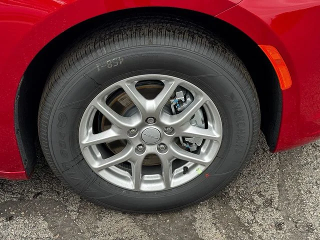 New 2027 Red Hot Pearl-Coat Exterior Paint Chrysler Select image 9