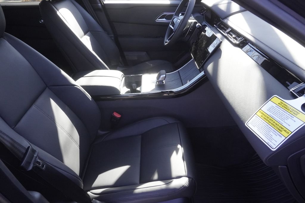 New 2026 Santorini Black Land Rover Dynamic SE image 23
