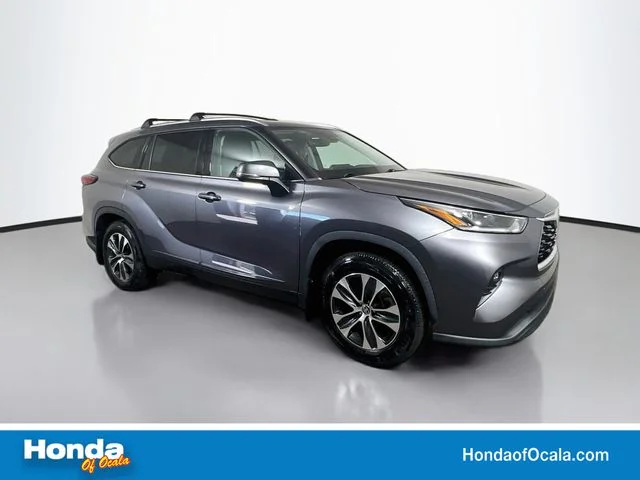 Used 2021 Magnetic Gray Metallic Toyota XLE image 1
