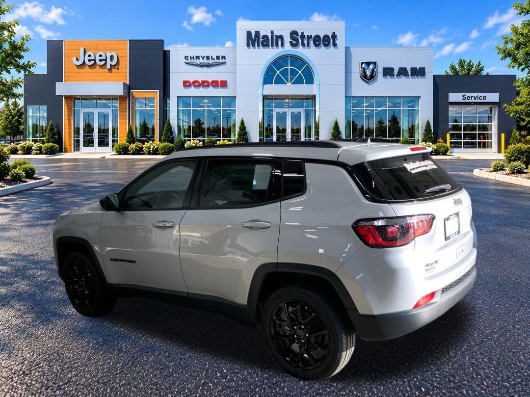 New 2026 Silver Zynith Metallic Clearcoat Jeep Latitude image 3