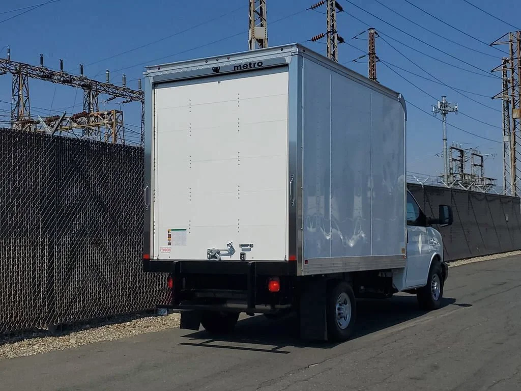 New 2025 Summit White Chevrolet 1WT image 4