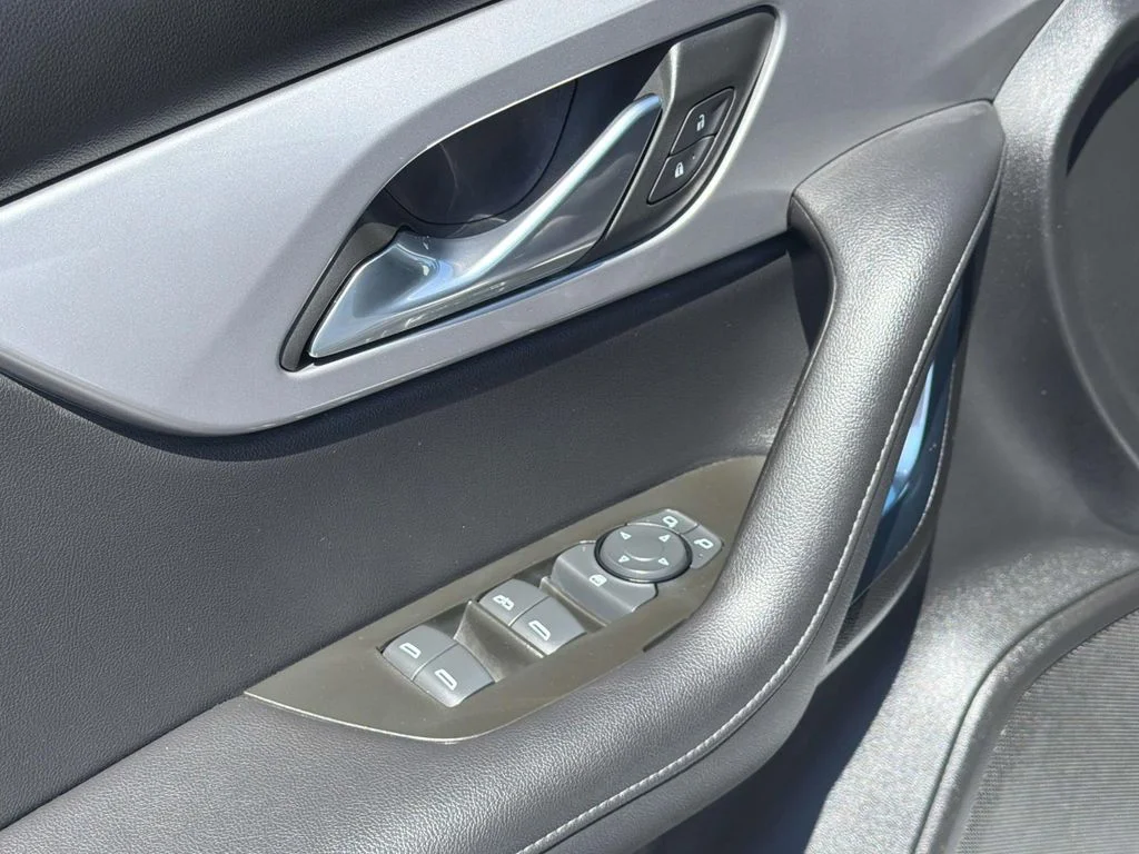 Used 2022 Summit White Chevrolet LT image 30