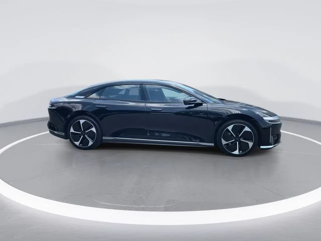 Used 2024  Lucid Touring image 9