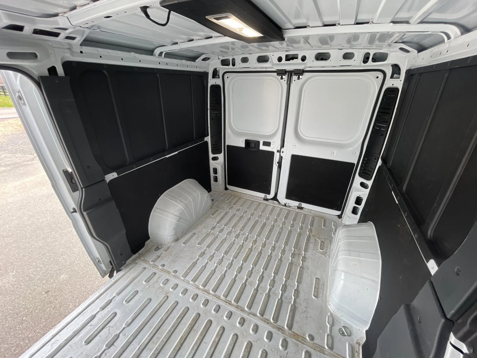 Used 2025 White Ram Base image 17