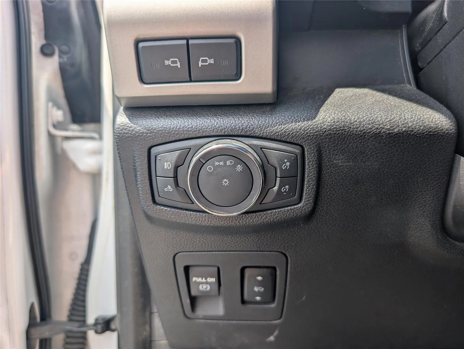Used 2018 Oxford White Ford LARIAT image 19