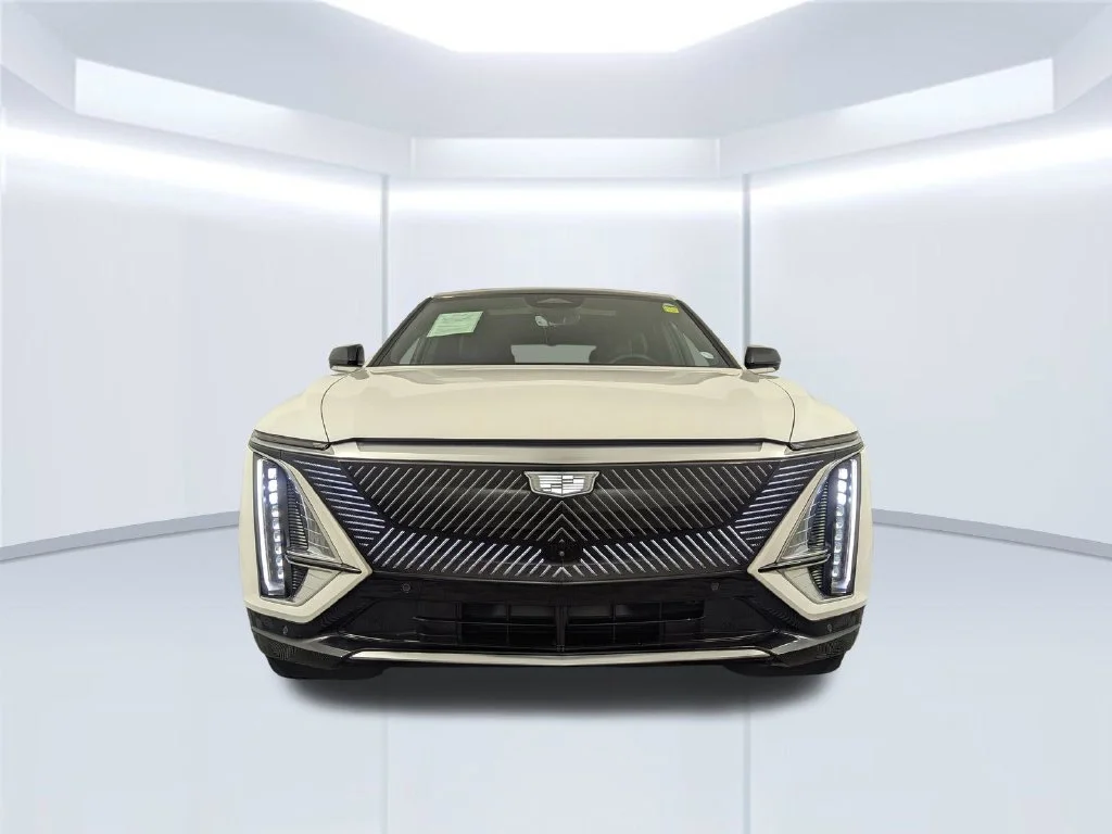Used 2025 White Cadillac Luxury image 26