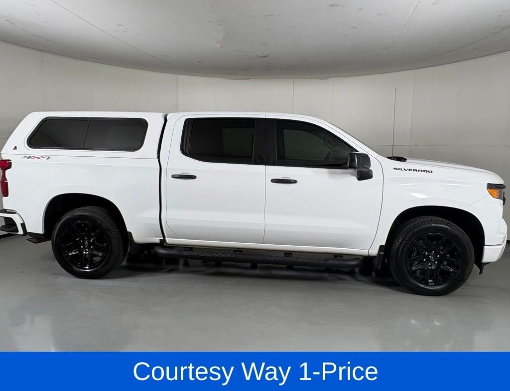 Used 2023 White Chevrolet Custom image 12