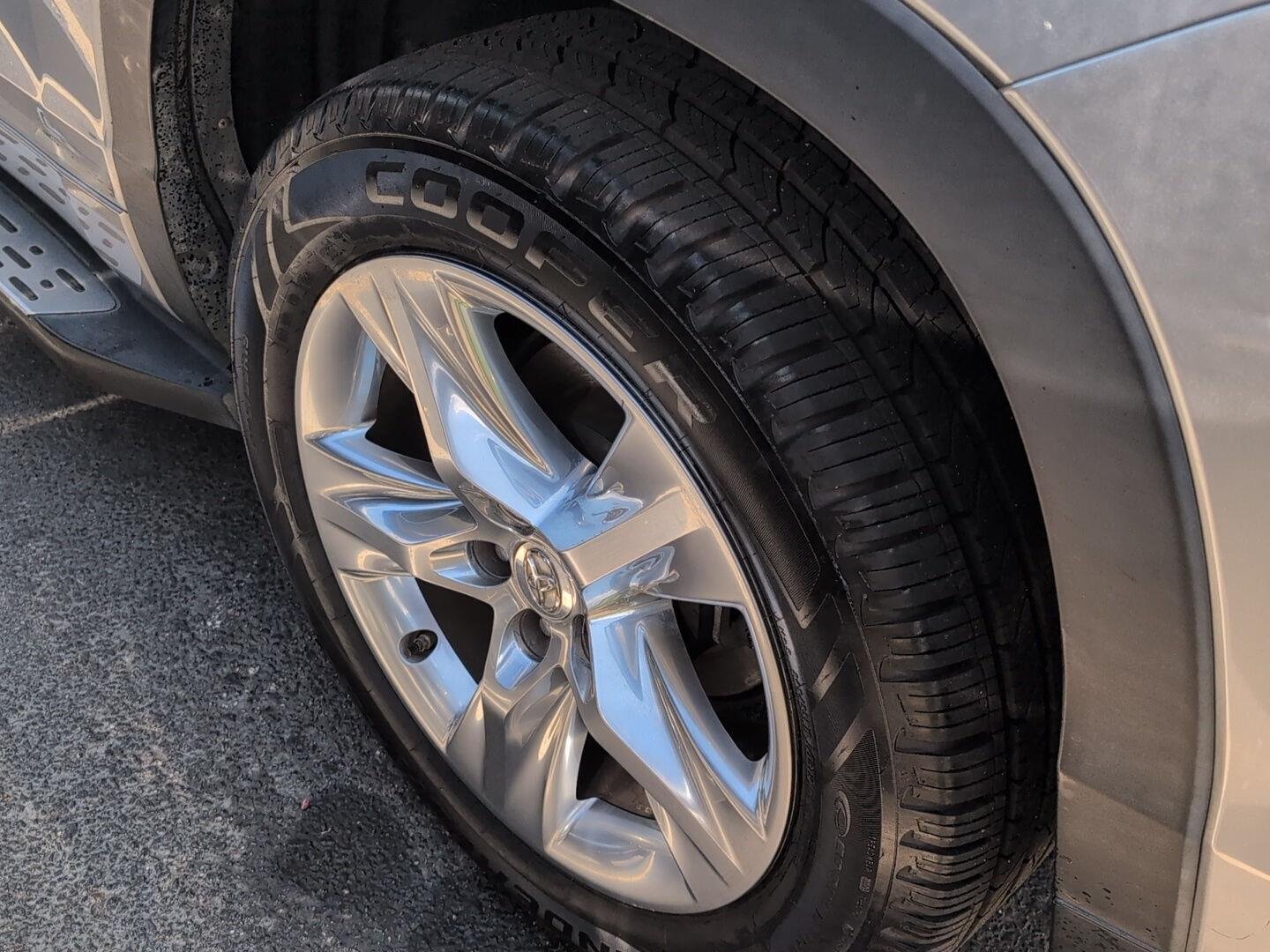 Used 2015 Silver Sky Metallic Toyota Limited image 4