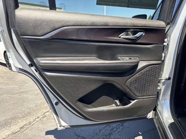 Used 2023 Silver Jeep Laredo image 25