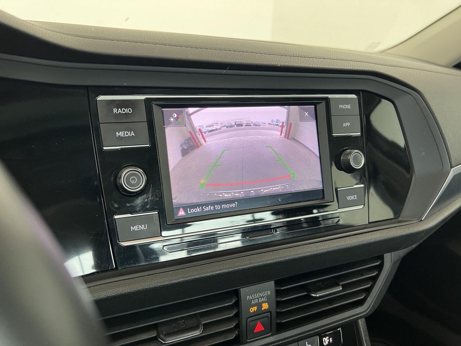 2023 Volkswagen Jetta SE - Photo 17