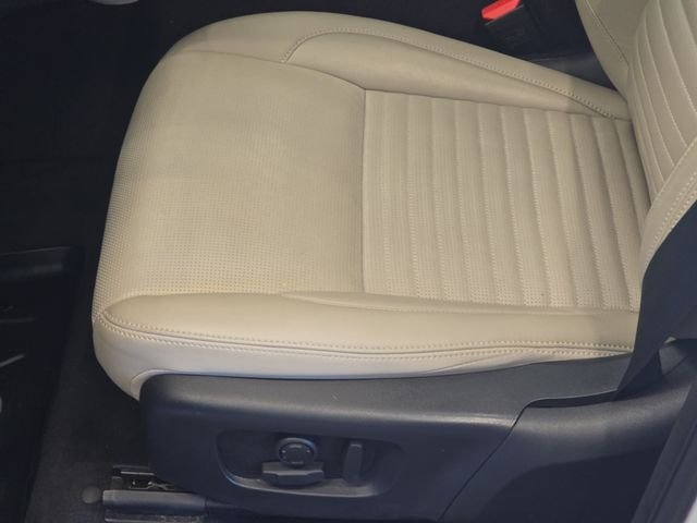 Certified Used 2025 White Land Rover S image 31