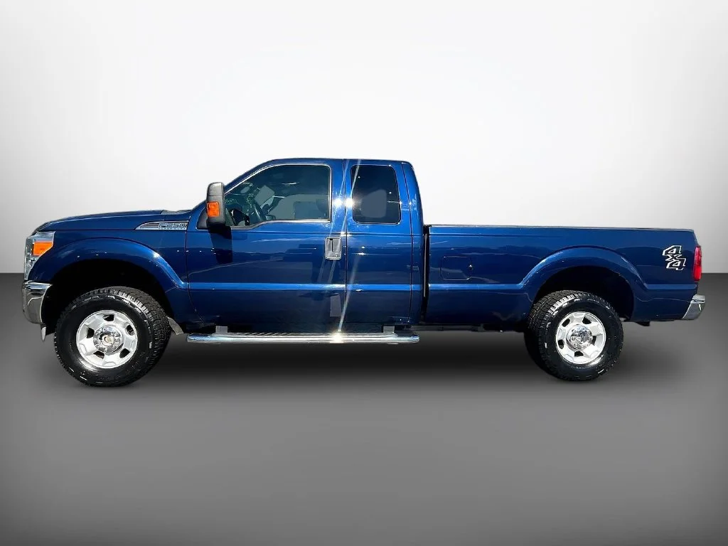 Used 2012 Dark Blue Pearl Metallic Ford XLT image 4
