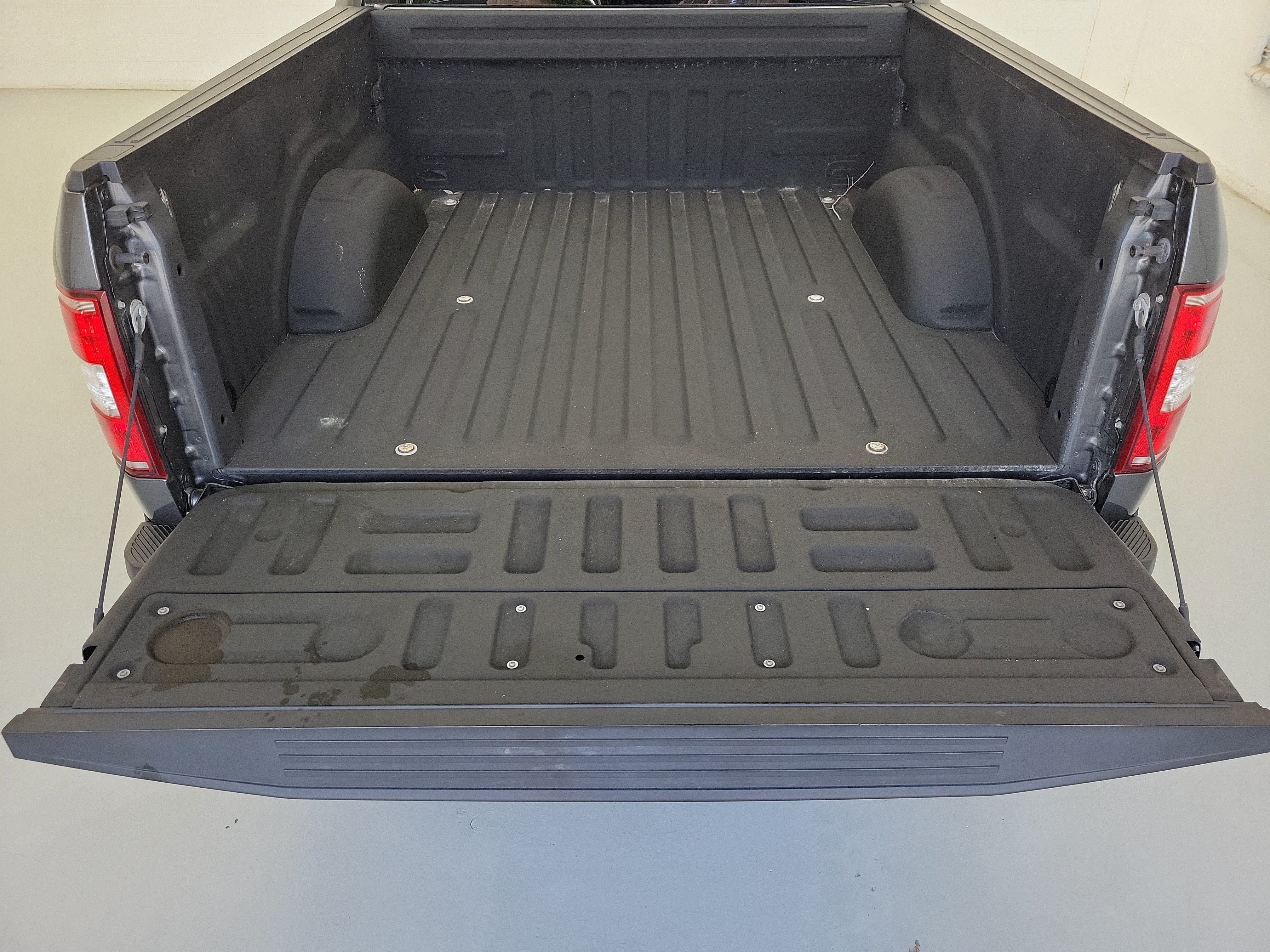 Used 2018 Magnetic Ford XLT image 11