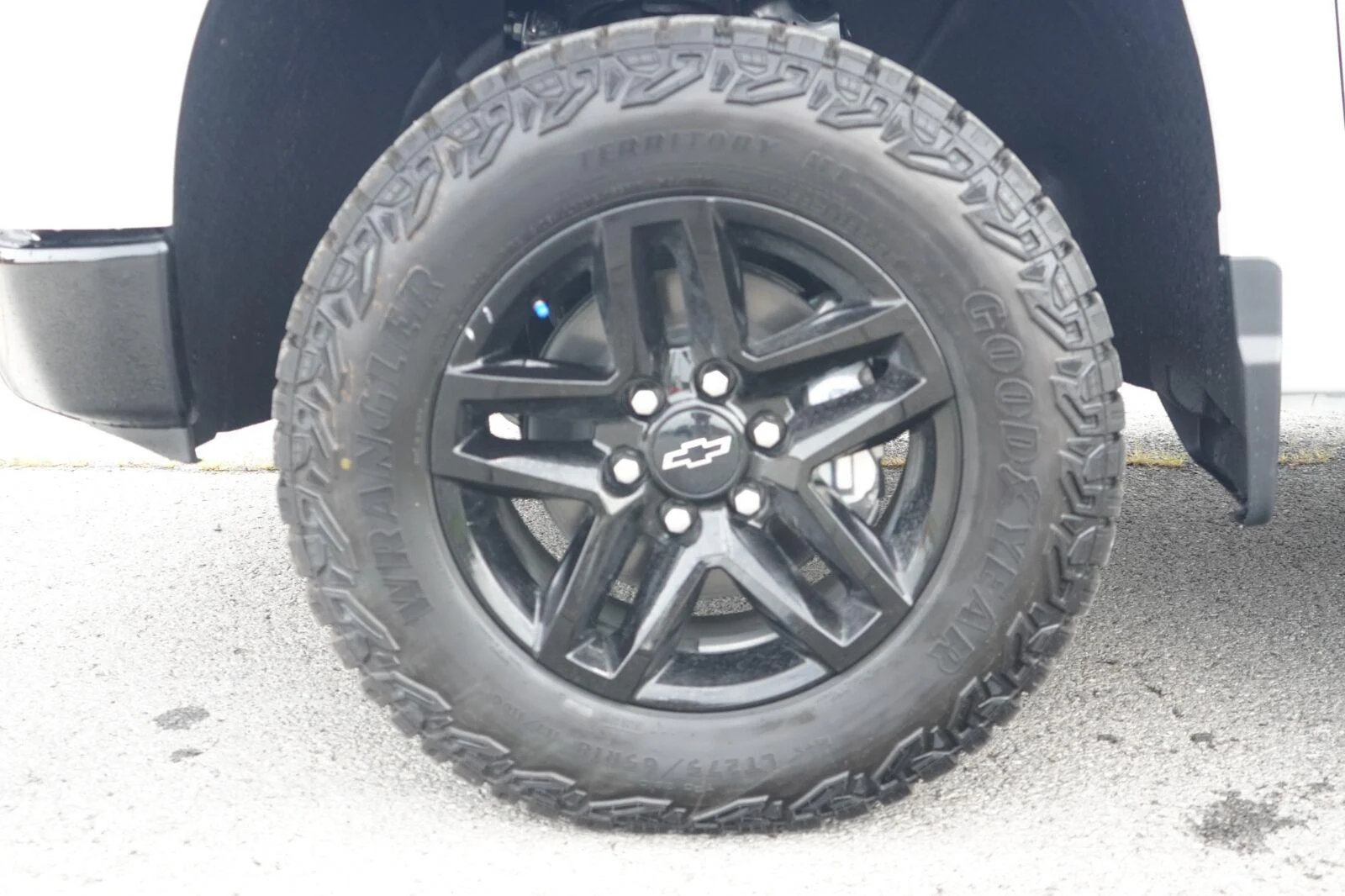 New 2026 Summit White Chevrolet Custom Trail Boss image 10