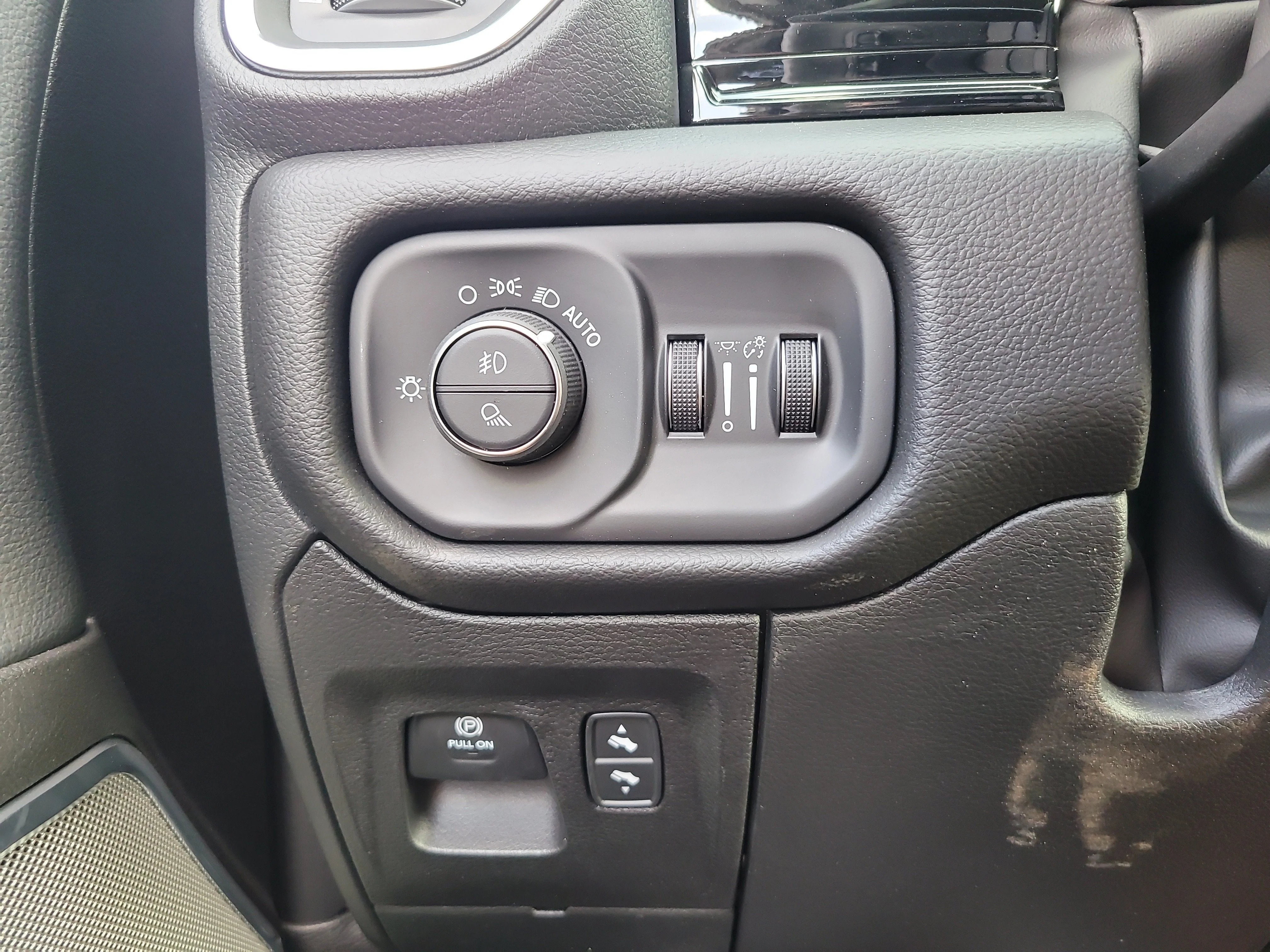 New 2026 Granite Crystal Metallic Clearcoat Ram Laramie image 22