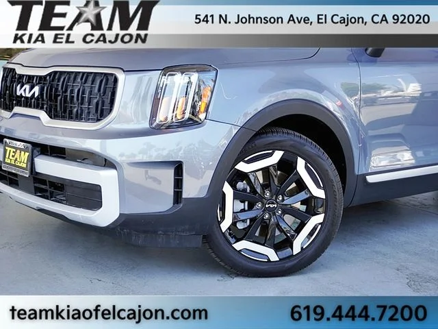 Used 2025 Silver Kia EX FWD image 3