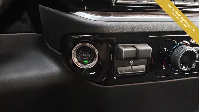 Used 2025 Summit White Chevrolet LT image 32