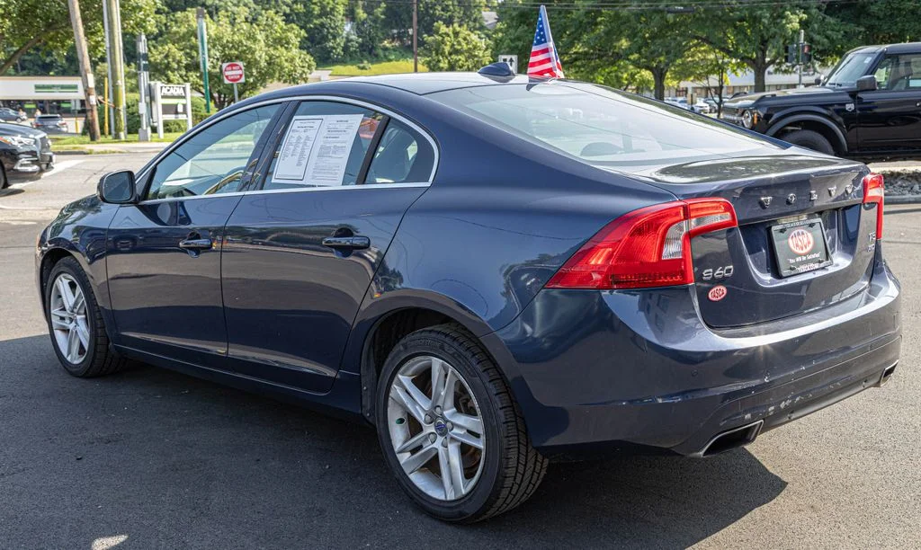 Used 2015 Blue Volvo T5 Premier image 4