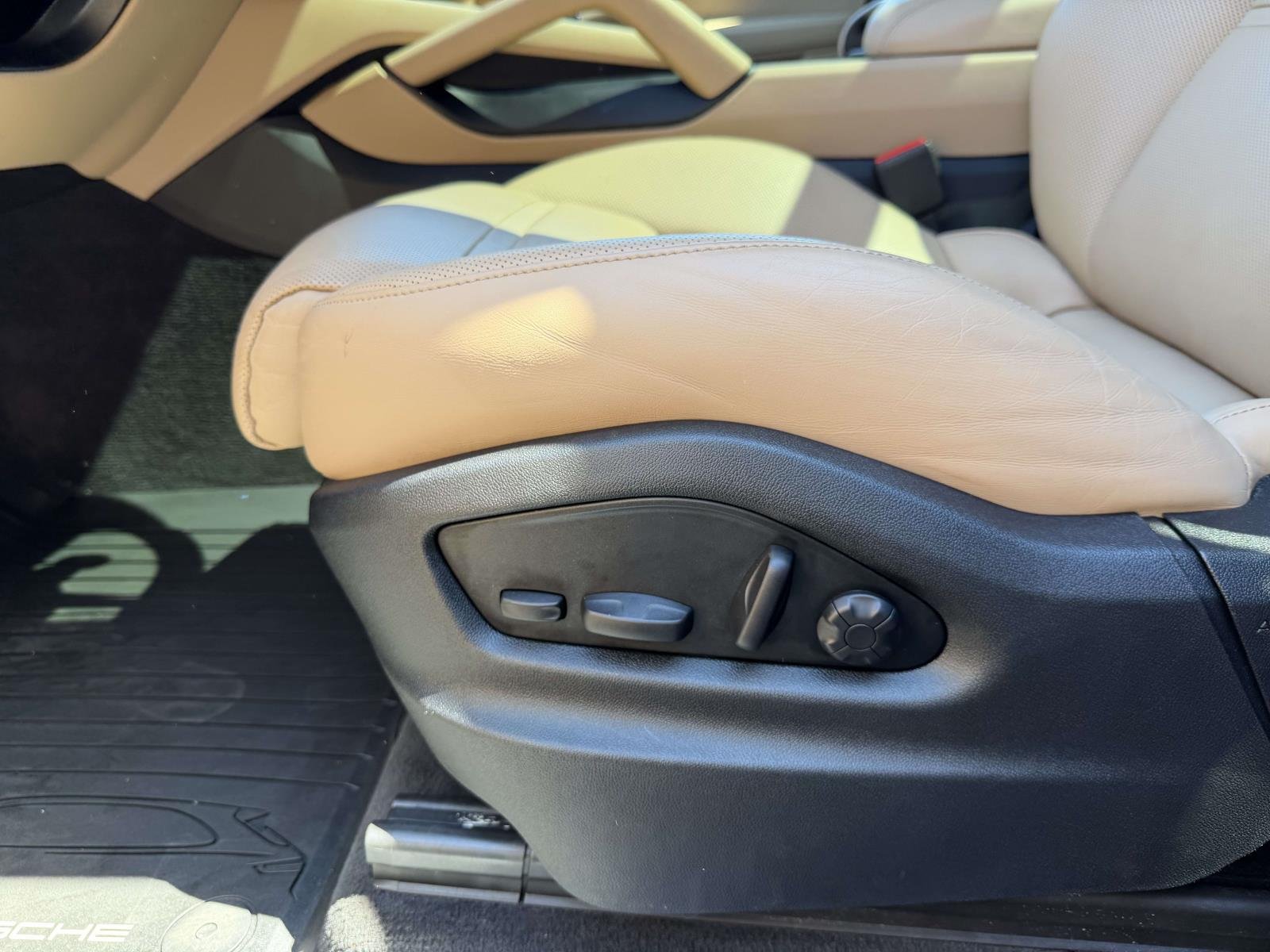 Certified Used 2024  Porsche  image 19