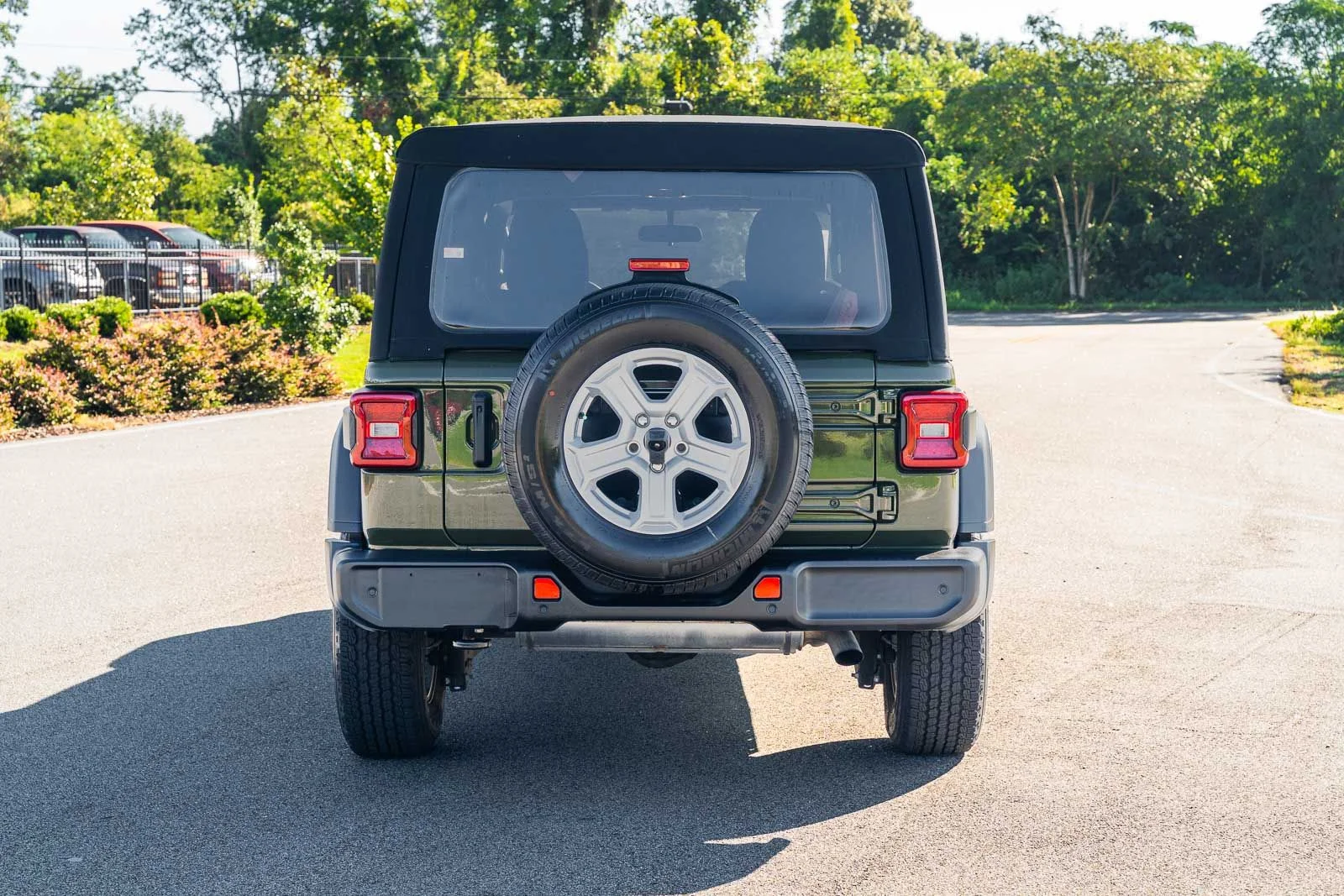 Used 2023 Green Jeep Sport S image 5