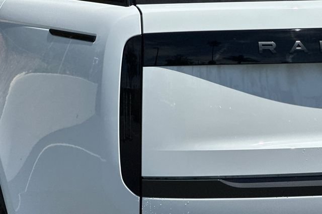 New 2026 Fuji White Land Rover SE image 25