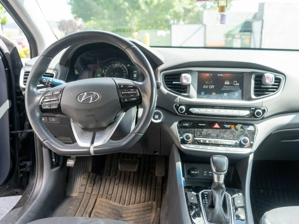 Used 2017 Black Hyundai SEL image 14