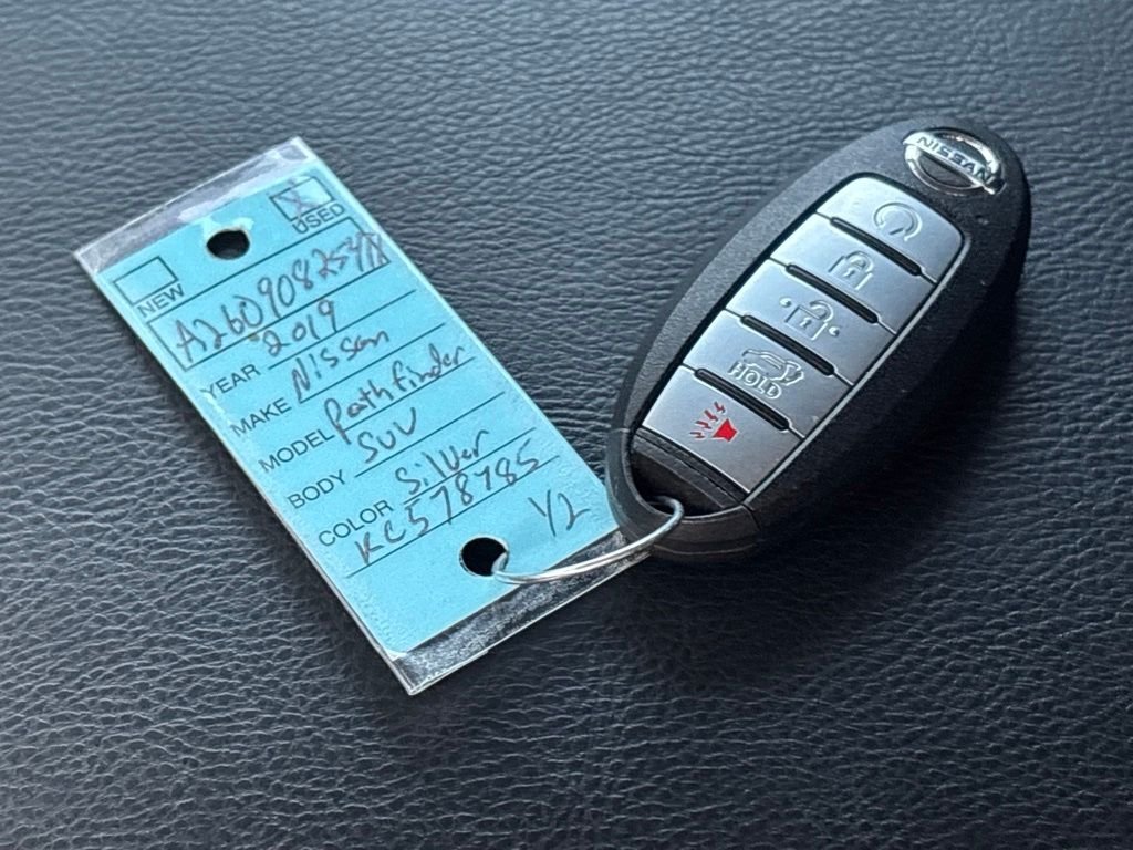 Used 2019 Silver Nissan SL image 33