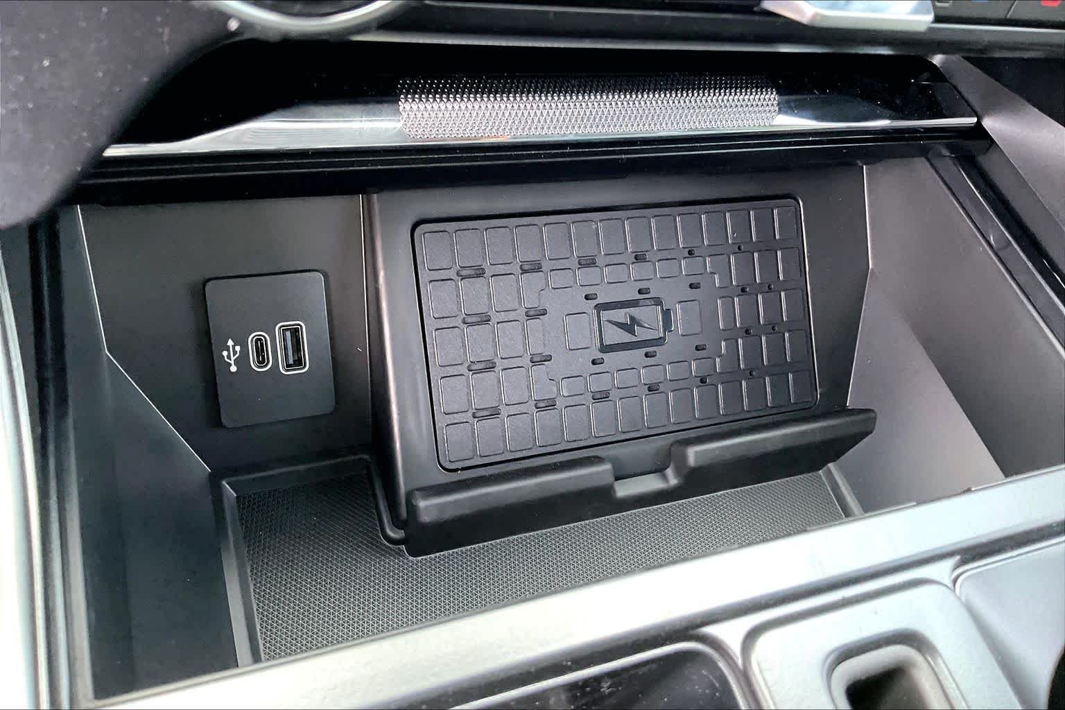 New 2026 Carbonized Gray Metallic Ford Lariat® image 15
