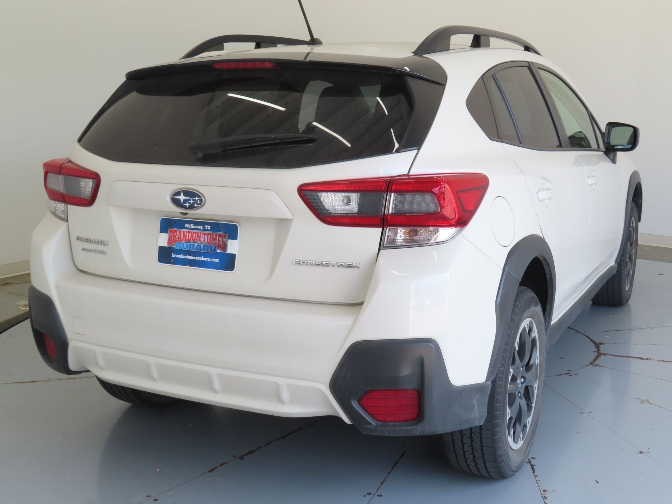 Used 2021 White Subaru Base image 3