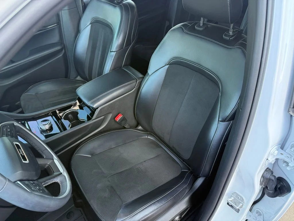 Used 2023 White Jeep Altitude image 21