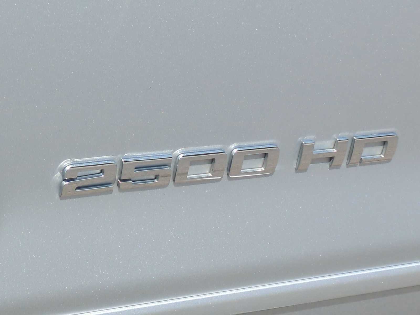 Used 2016 SILVER ICE METALLIC Chevrolet LT image 9