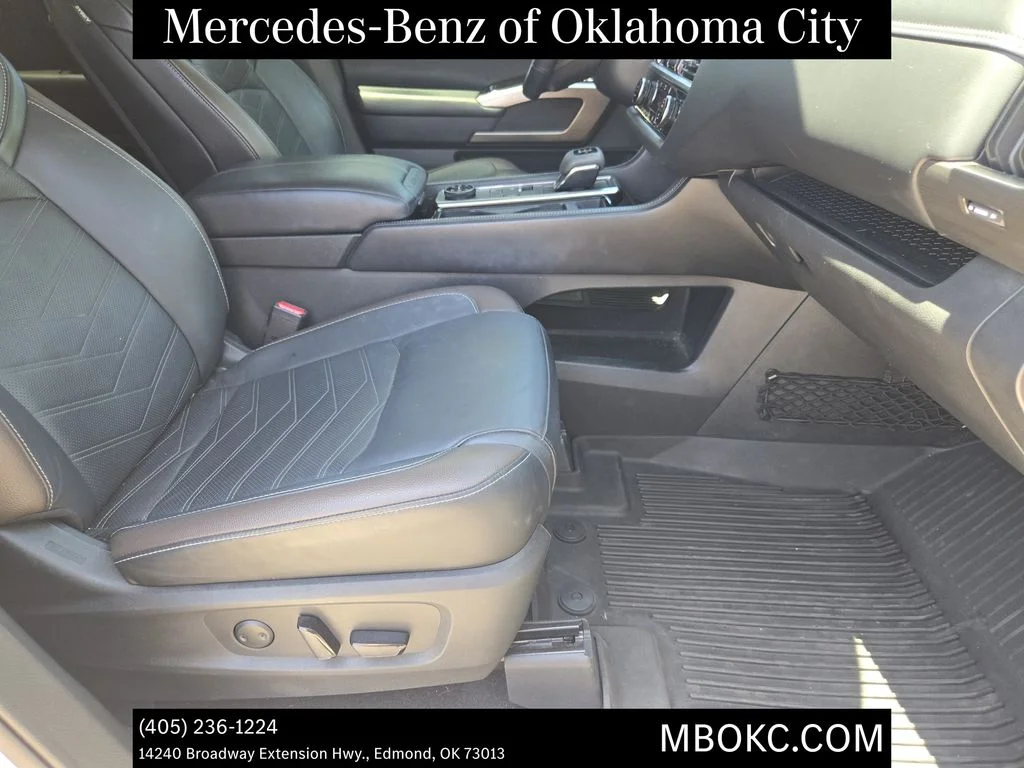 Used 2023 Pearl White Nissan Platinum image 12
