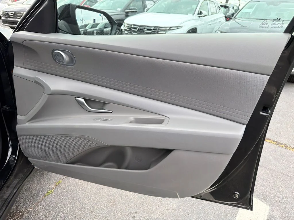 Used 2026 Black Hyundai Blue image 14